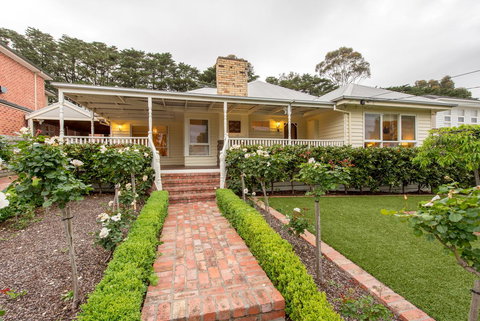 Lovely 5BR Full House In Glen Waverley, Walk To Train, Bus & Shops - Accommodation Nelson Bay 16