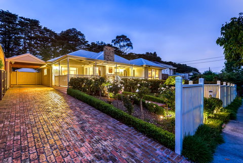 Lovely 5BR Full House In Glen Waverley, Walk To Train, Bus & Shops - Accommodation Nelson Bay 0
