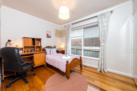 Lovely 5BR Full House In Glen Waverley, Walk To Train, Bus & Shops - Accommodation Nelson Bay 7