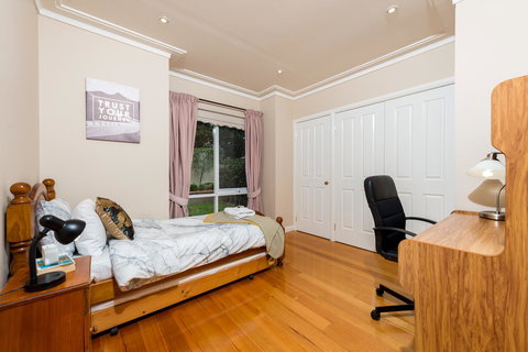 Lovely 5BR Full House In Glen Waverley, Walk To Train, Bus & Shops - Accommodation Nelson Bay 9