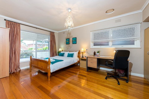Lovely 5BR Full House In Glen Waverley, Walk To Train, Bus & Shops - Accommodation Nelson Bay 10
