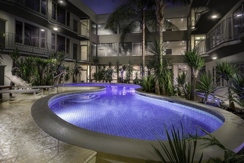BEST WESTERN PLUS Travel Inn - Accommodation Nelson Bay 2