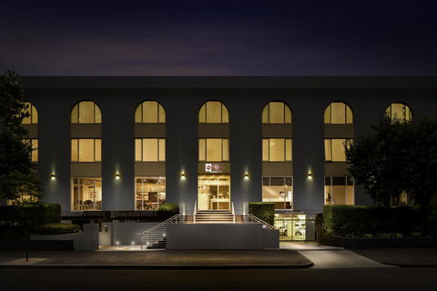 BEST WESTERN PLUS Travel Inn - Accommodation Nelson Bay 0