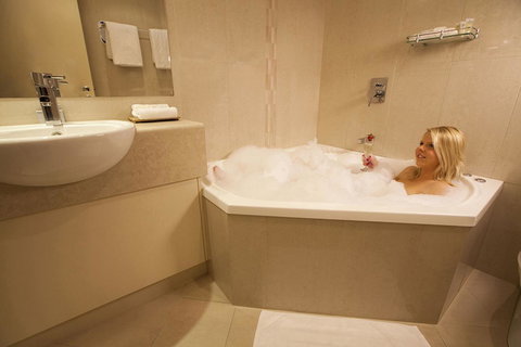 BEST WESTERN PLUS Travel Inn - Accommodation Nelson Bay 37