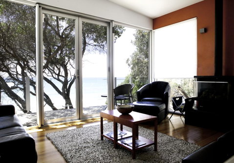 Battery Cove Beach Front Apartment - Accommodation Nelson Bay 2