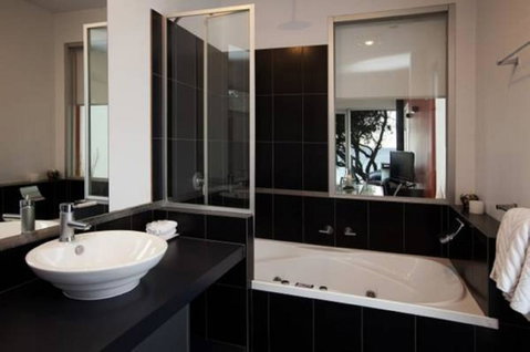 Battery Cove Beach Front Apartment - Accommodation Nelson Bay 4