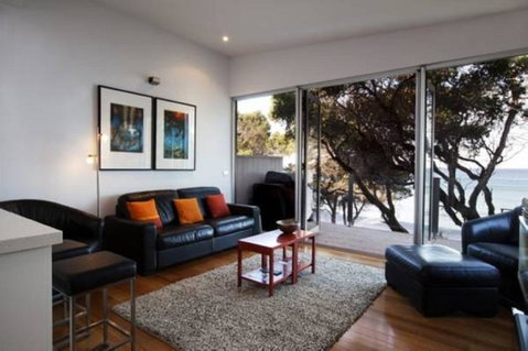 Battery Cove Beach Front Apartment - Accommodation Nelson Bay 1