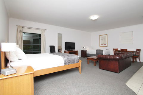 Quality Inn & Suites The Menzies - Accommodation Nelson Bay 10
