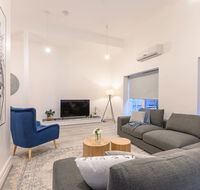 Unique 3 Bedroom Central CBD Townhouse - Accommodation Nelson Bay