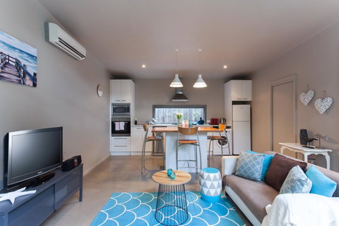 The Love Shack - Romantic Bungalow - Nelson Bay Accommodation.com 2