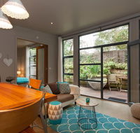 The Love Shack - romantic bungalow - Accommodation Nelson Bay