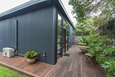 The Love Shack - Romantic Bungalow - Nelson Bay Accommodation.com 1