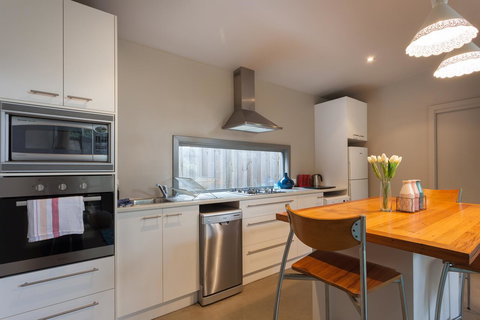 The Love Shack - Romantic Bungalow - Nelson Bay Accommodation.com 5