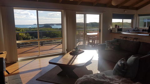 Sunsets On Martyrs Luxury Coastal Beach House Peterborough - Accommodation Nelson Bay 1