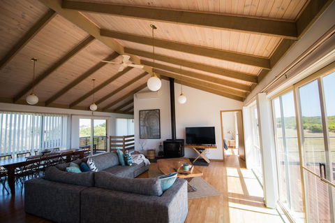 Sunsets On Martyrs Luxury Coastal Beach House Peterborough - Accommodation Nelson Bay 2
