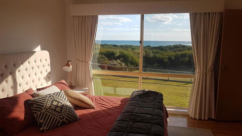 Sunsets On Martyrs Luxury Coastal Beach House Peterborough - Accommodation Nelson Bay 5