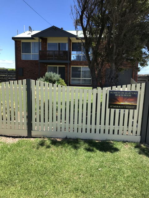 Sunsets On Martyrs Luxury Coastal Beach House Peterborough - Accommodation Nelson Bay 20