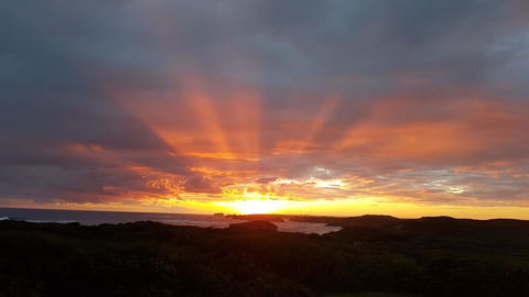 Sunsets On Martyrs Luxury Coastal Beach House Peterborough - Accommodation Nelson Bay 25