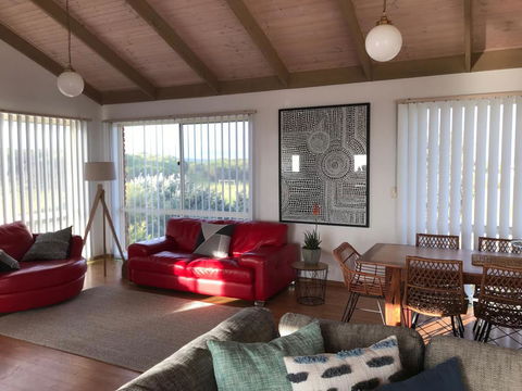 Sunsets On Martyrs Luxury Coastal Beach House Peterborough - Accommodation Nelson Bay 11