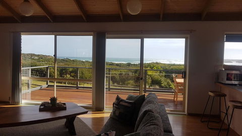 Sunsets On Martyrs Luxury Coastal Beach House Peterborough - Accommodation Nelson Bay 6
