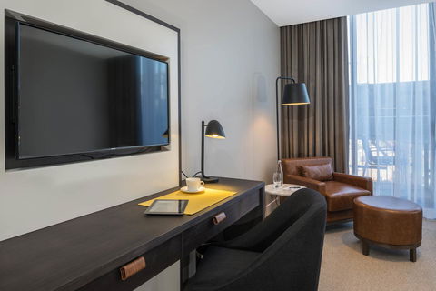 Peppers Docklands - Accommodation Nelson Bay 12