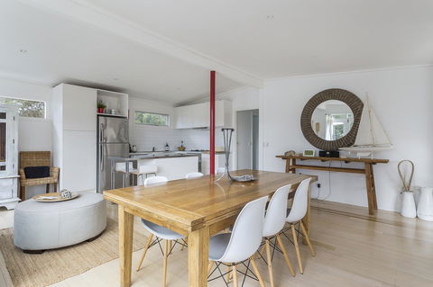 Sunset On Scott - Relax In Tranquility & Style - Nelson Bay Accommodation.com 6