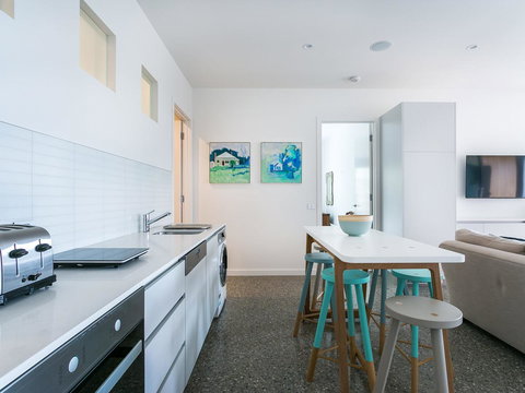 Lansdowne Villa - With Swimming Pool - Nelson Bay Accommodation.com 6