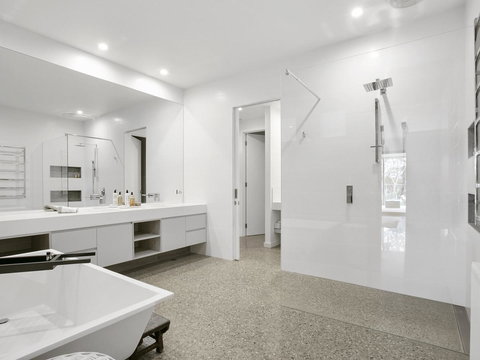 Lansdowne Villa - With Swimming Pool - Nelson Bay Accommodation.com 12