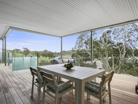 Lansdowne Villa - With Swimming Pool - Nelson Bay Accommodation.com 7