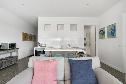 Lansdowne Villa - With Swimming Pool - Nelson Bay Accommodation.com 3