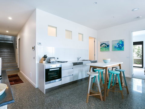 Lansdowne Villa - With Swimming Pool - Nelson Bay Accommodation.com 8