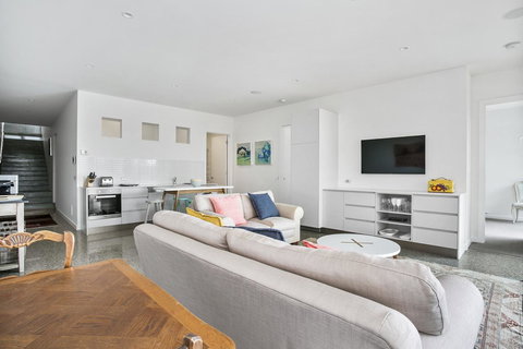 Lansdowne Villa - With Swimming Pool - Nelson Bay Accommodation.com 2