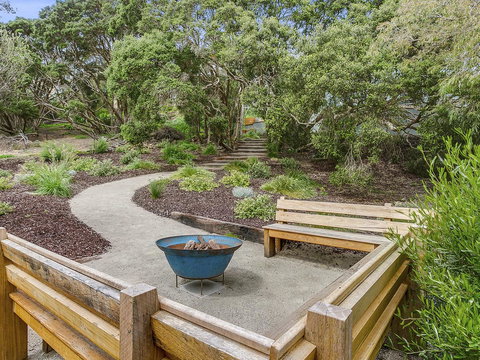 Lansdowne Villa - With Swimming Pool - Nelson Bay Accommodation.com 13