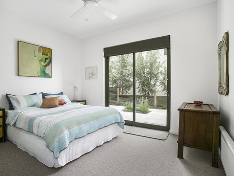 Lansdowne Villa - With Swimming Pool - Nelson Bay Accommodation.com 9