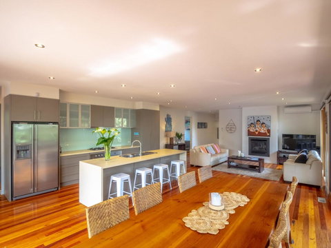 Blairgowrie Moonah Beach House: Walk To Beach - Nelson Bay Accommodation.com 3