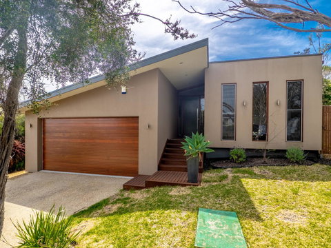 Blairgowrie Moonah Beach House: Walk To Beach - Nelson Bay Accommodation.com 9