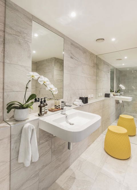 Quay West Suites Melbourne - Accommodation Nelson Bay 4
