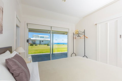 Cottages For Couples - Accommodation Nelson Bay 17
