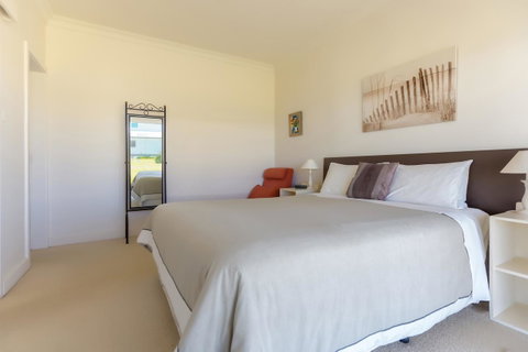 Cottages For Couples - Accommodation Nelson Bay 16