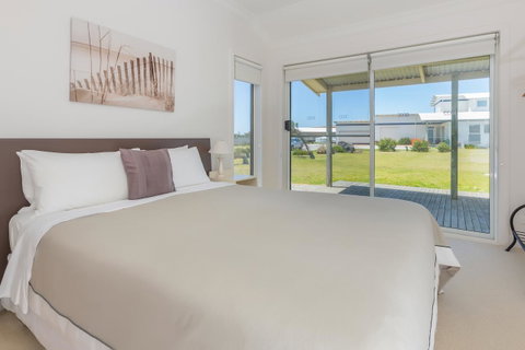 Cottages For Couples - Accommodation Nelson Bay 25