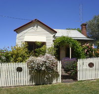 Miss Pym's Cottage - Accommodation Nelson Bay