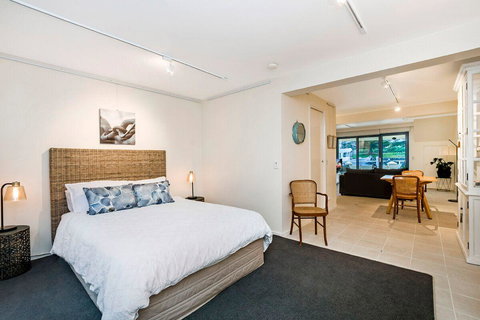 The Waterfront Apartment - Nelson Bay Accommodation.com 5