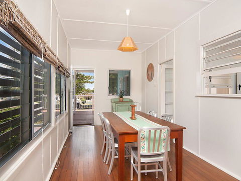 The Blue House - Flat Walk To River And Beach - Accommodation Nelson Bay 3