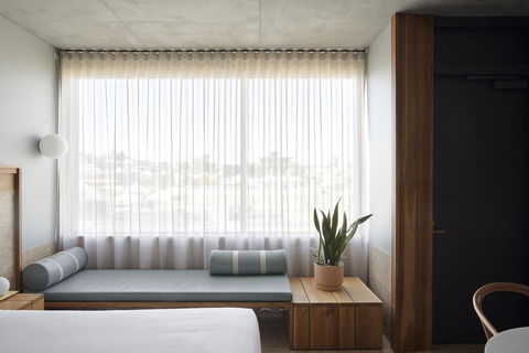 The Calile Hotel - Accommodation Nelson Bay 2