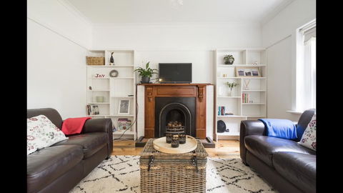 The Caretakers Cottage - Accommodation Nelson Bay 3
