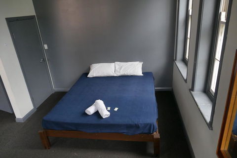 The Crown & Anchor Hotel - Accommodation Nelson Bay 2