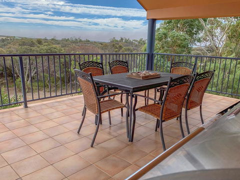 The Curly Seahorse - Accommodation Nelson Bay 2