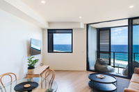 The Edge - Luxurious Waterfront Apartment