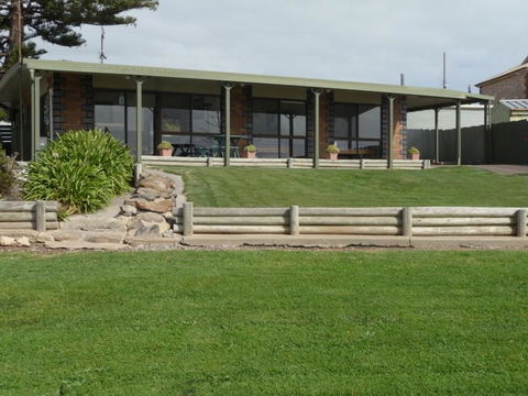 The Hideaway - Accommodation Nelson Bay 2
