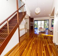 The Holiday House - Accommodation Nelson Bay